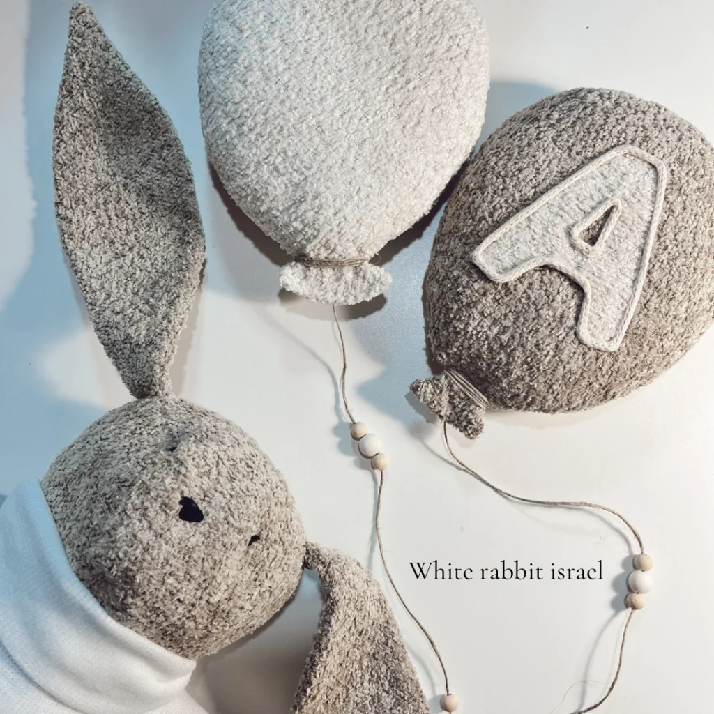 בובת ארנב דקורטיבי לקיר — White Rabbit