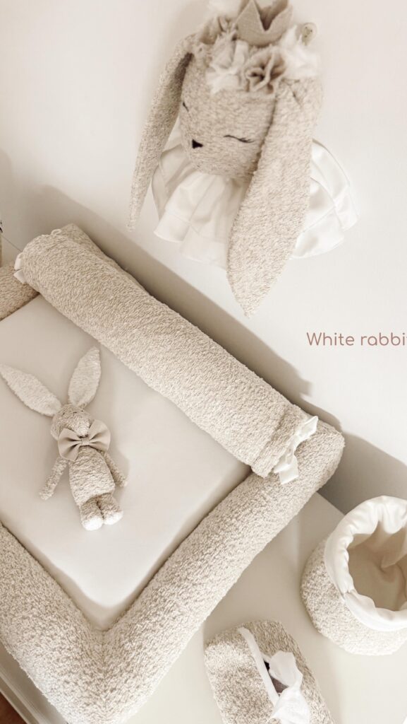 ״באמפר״ בוקלה אבן שילוב לבן — White Rabbit