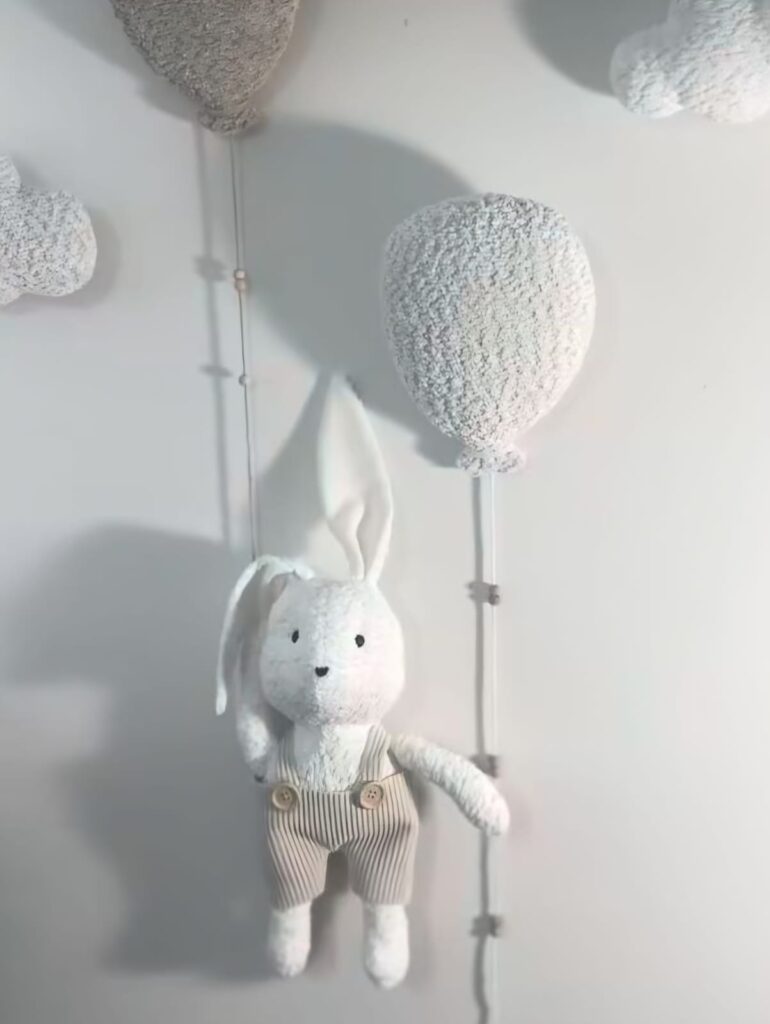 בובת ארנב דקורטיבי לקיר — White Rabbit